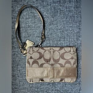Coach | wristlet / wallet